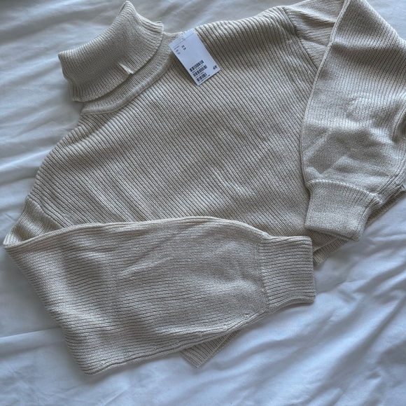 H&M Cream Ribbed Turtleneck Sweater – Size XS – NWT - Picture 1 of 3